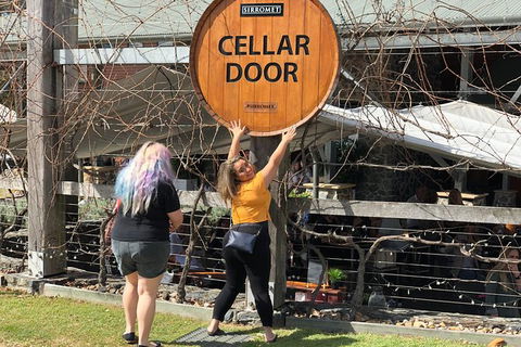 Sirromet Winery All Inclusive Lunch @ Lurleens, Tour, Tastings And Transfers - Accommodation Rockhampton 1