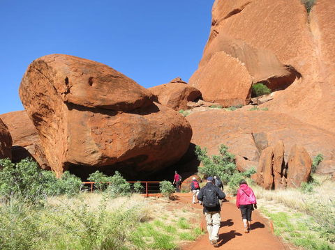 Full Uluru Base Walk At Sunrise Including Breakfast - Accommodation Rockhampton 3
