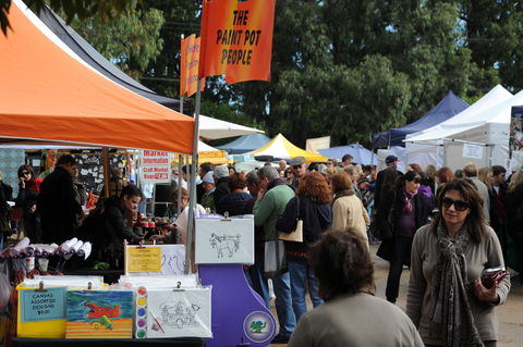 Red Hill Community Market - Accommodation Rockhampton 2