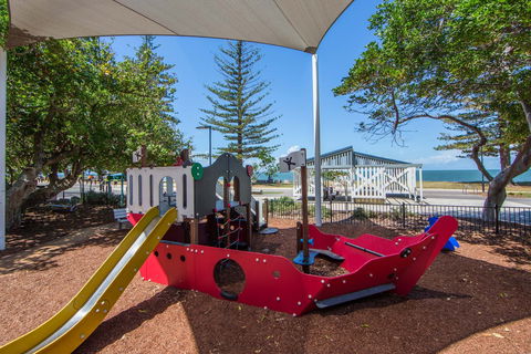 Scarborough Beach Park - Accommodation Rockhampton 2