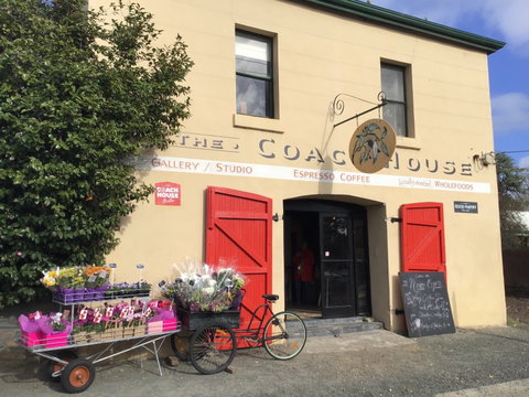 The Coach House Studio - Accommodation Rockhampton 0
