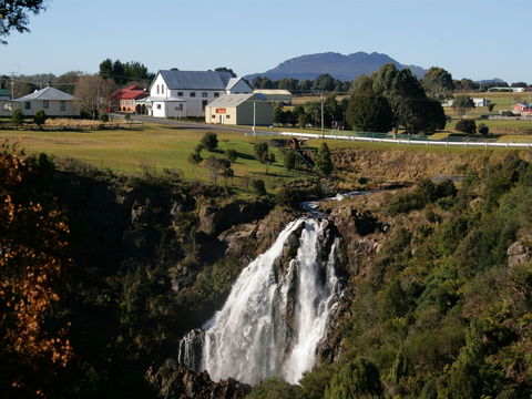 Waratah Falls - Accommodation Rockhampton 0