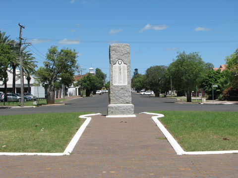 War Memorial And Heroes Avenue, Roma - Accommodation Rockhampton 0