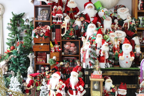 Mrs Claus And Santa - Accommodation Rockhampton 2
