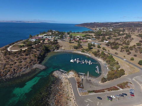 Christmas Cove - Accommodation Rockhampton 0