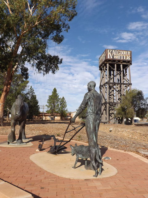 Merredin Railway Water Tower - Accommodation Rockhampton 0