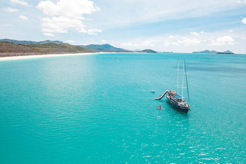 Day Sail The Whitsunday Islands On Atlantic Clipper From Airlie Beach - Accommodation Rockhampton 4
