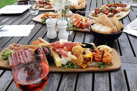 CHEVY CONVERTIBLE TOUR Per Group Up To 4 People. - Accommodation Rockhampton 4