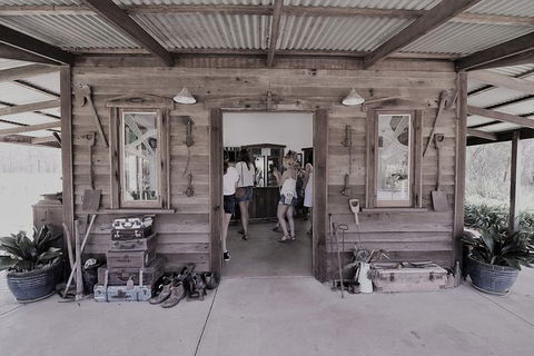The Favourite 4 Experience - Accommodation Rockhampton 0