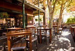 Queens Tavern - Accommodation Rockhampton 2
