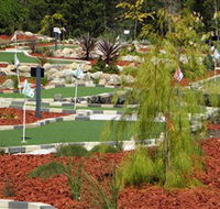 18 Hole Mini Golf - Club Husky - Accommodation Rockhampton