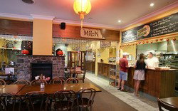 Albion Park Hotel - Accommodation Rockhampton 2