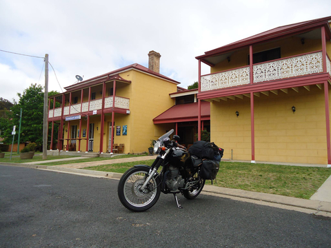 Commercial Hotel - Accommodation Rockhampton 1