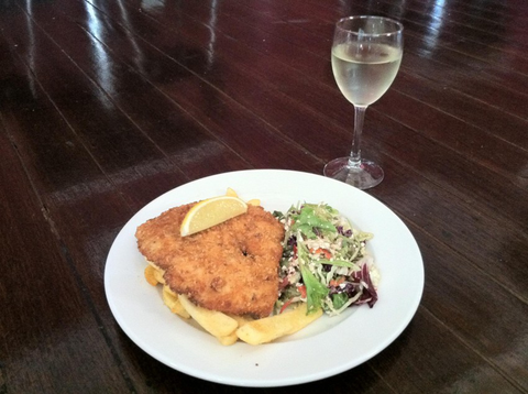 Commonwealth Hotel - Accommodation Rockhampton 2