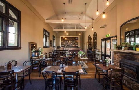 Union Bank Wine Bar - Accommodation Rockhampton 0