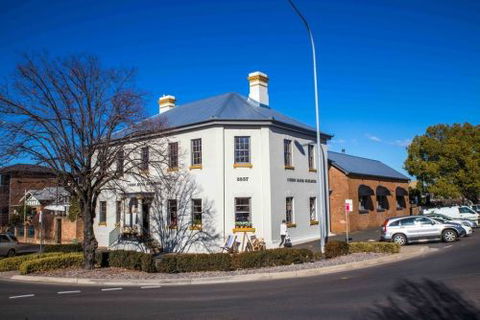 Union Bank Wine Bar - Accommodation Rockhampton 2