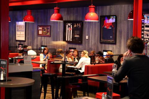 The Sporting Globe Bar & Grill - Accommodation Rockhampton 3