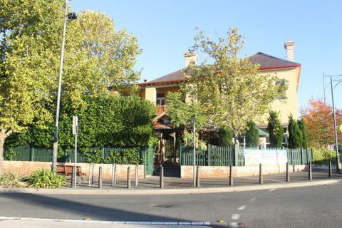 The Oriental Hotel - Accommodation Rockhampton 0