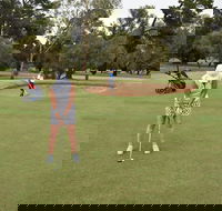 Nine and Dine Golf and Buffet Dinner with Seafood - Accommodation Rockhampton