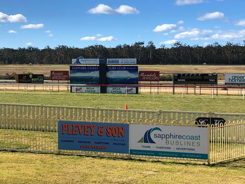 Tathra Cup Hawaiian Themed Fashions On The Field - Accommodation Rockhampton 0