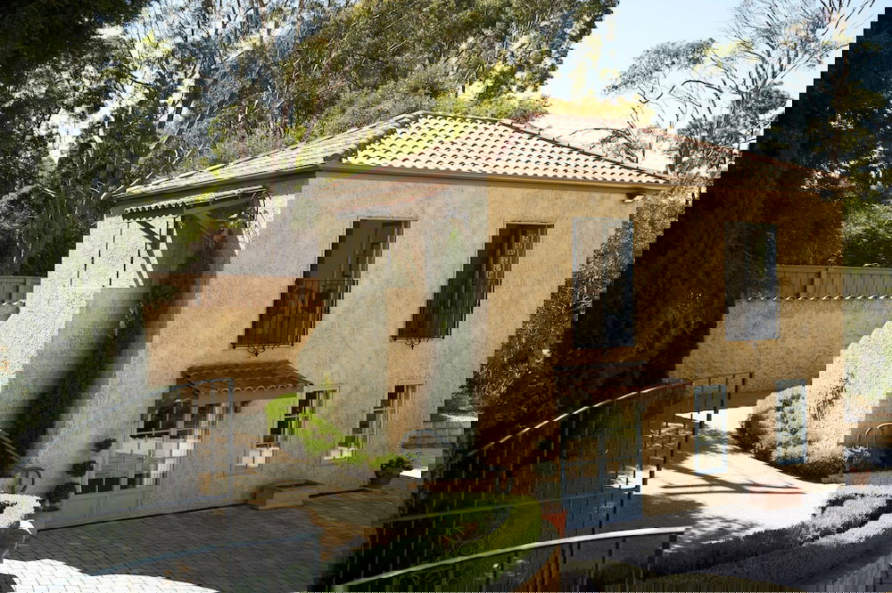 Electrona TAS Accommodation Rockhampton
