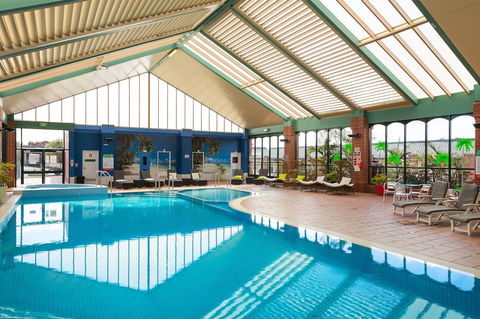 All Seasons Resort - Accommodation Rockhampton 2