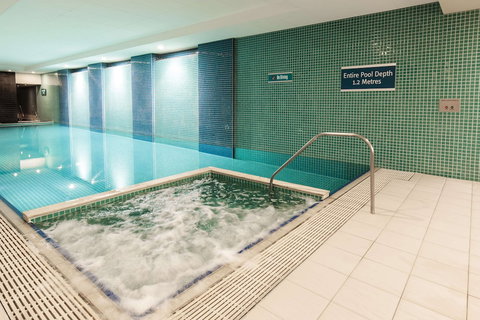 Oaks Glenelg Plaza Pier Suites - Accommodation Rockhampton 2