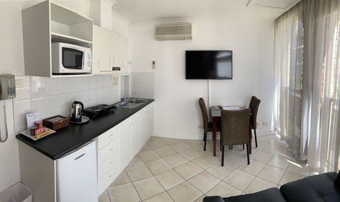 Ensenada Motor Inn And Suites - Accommodation Rockhampton 6