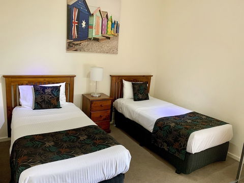 Ensenada Motor Inn And Suites - Accommodation Rockhampton 2