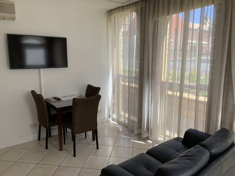 Ensenada Motor Inn And Suites - Accommodation Rockhampton 5