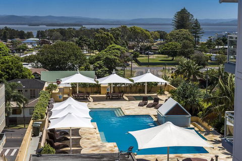 Oaks The Entrance Waterfront Suites - Accommodation Rockhampton 4