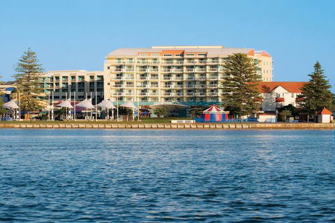 Oaks The Entrance Waterfront Suites - Accommodation Rockhampton 2