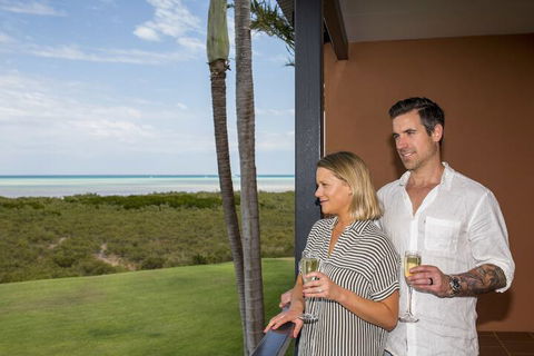 Moonlight Bay Suites - Accommodation Rockhampton 1