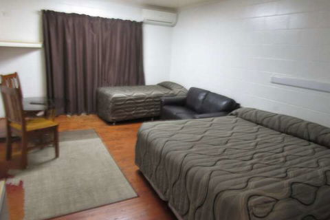 The Park Motel - Accommodation Rockhampton 2