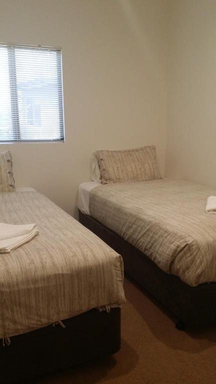 Lilacs Waterfront Villas & Cottages - Accommodation Rockhampton 4