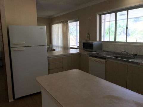 Oakridge Motel Tourist Park - Accommodation Rockhampton 3