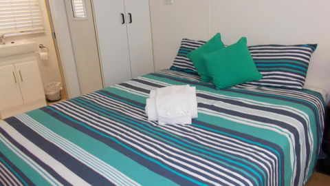 Oakridge Motel Tourist Park - Accommodation Rockhampton 2