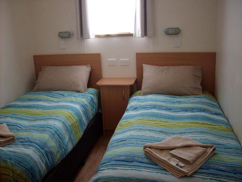 Jackos Holiday Cabins - Accommodation Rockhampton 3