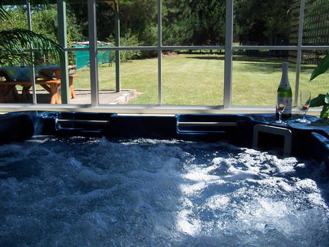 Sunburst Retreat - Accommodation Rockhampton 4