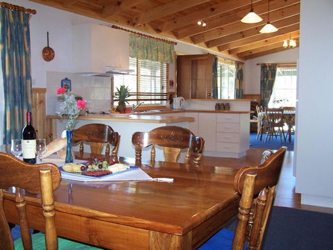 Sunburst Retreat - Accommodation Rockhampton 1