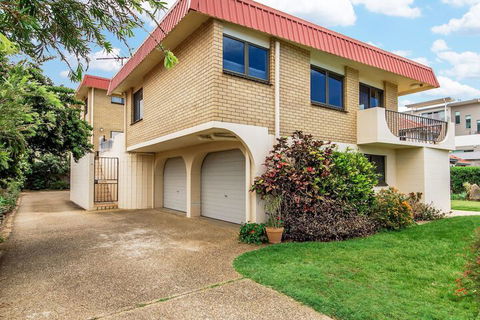 Beachfront Studio & Private Pool - Accommodation Rockhampton 1