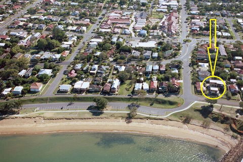 Beachfront Studio & Private Pool - Accommodation Rockhampton 2