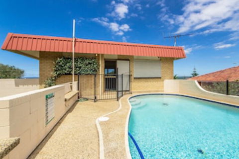 Beachfront Studio & Private Pool - Accommodation Rockhampton 0