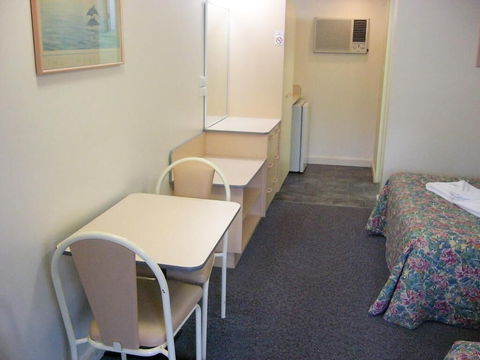 Mid Coast Motor Inn - Accommodation Rockhampton 0