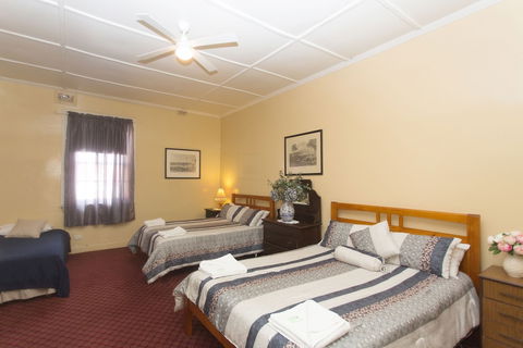 Southern Railway Hotel - Accommodation Rockhampton 3