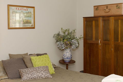 Southern Railway Hotel - Accommodation Rockhampton 1