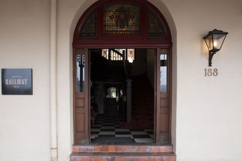 Southern Railway Hotel - Accommodation Rockhampton 0