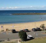 Toowoon Beach View 3br Villa 4 just steps to beach with views - Accommodation Rockhampton