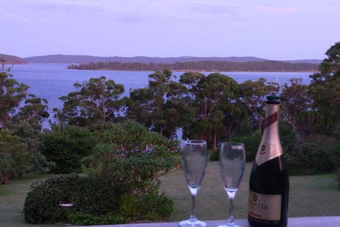 A Lakehouse Escape - Accommodation Rockhampton 7