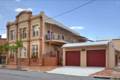 Newcastle Terraces & Apartments NBC Apartments - Accommodation Rockhampton 0